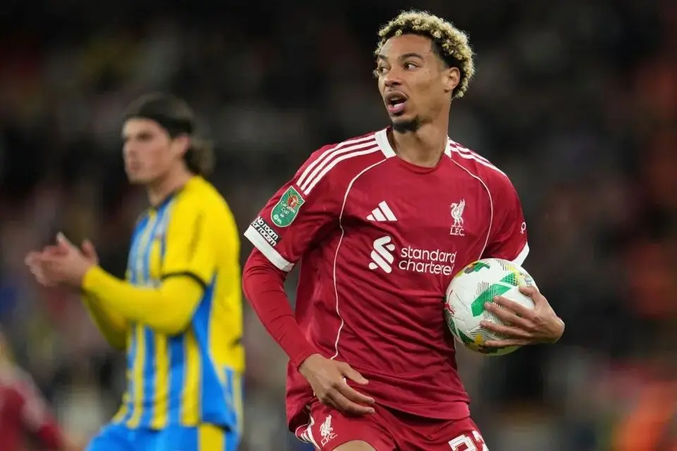 磕绊绊, 虽然球队踢, 他从英雄变